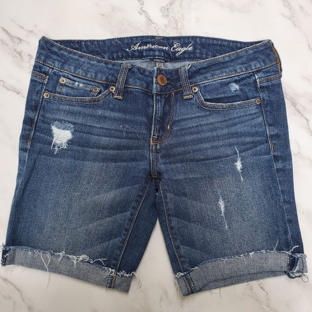 Bogo 50% off AMERICAN EAGLE Distressed Stretch Bermuda Jean Wash Size 4
